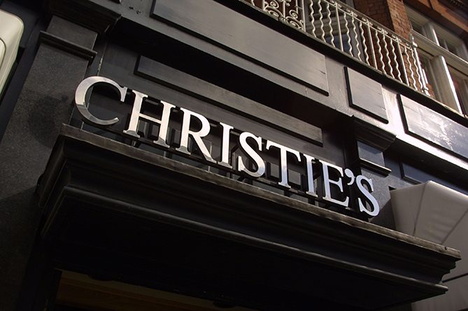 Christie's продал самую дорогую в мире сумку в истории торгов Christie's продал самую дорогую в мире сумку в истории торгов