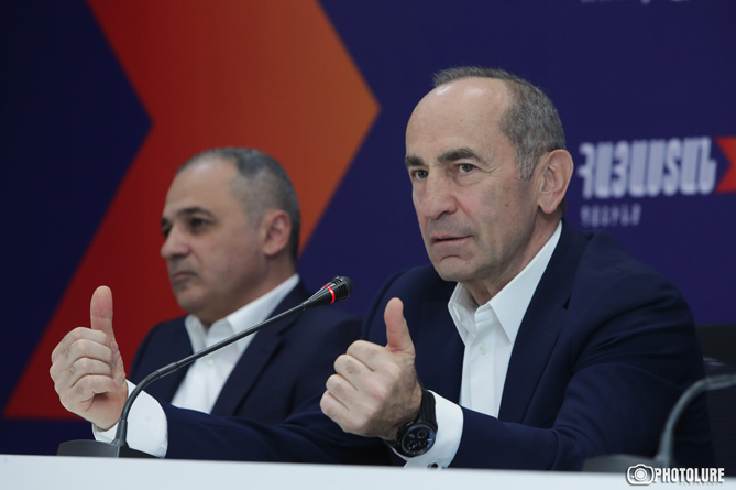 Քոչարյան. հայ-ադրբեջանական սահմանային դելիմիտացիան այս պահին կարող է խնդիրներ ստեղծել Ղարաբաղի շուրջ բանակցային գործընթացում (ՎԻԴԵՈ) Քոչարյան. հայ-ադրբեջանական սահմանային դելիմիտացիան այս պահին կարող է խնդիրներ ստեղծել Ղարաբաղի շուրջ բանակցային գործընթացում (ՎԻԴԵՈ)