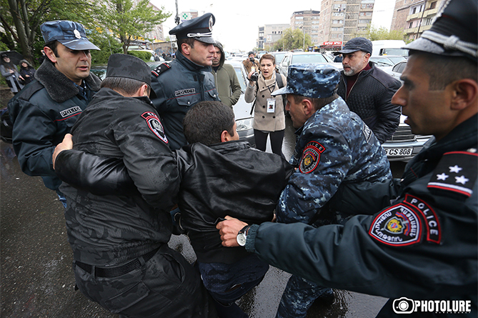 Полиция Армении заявляет о решении разогнать протестные акции