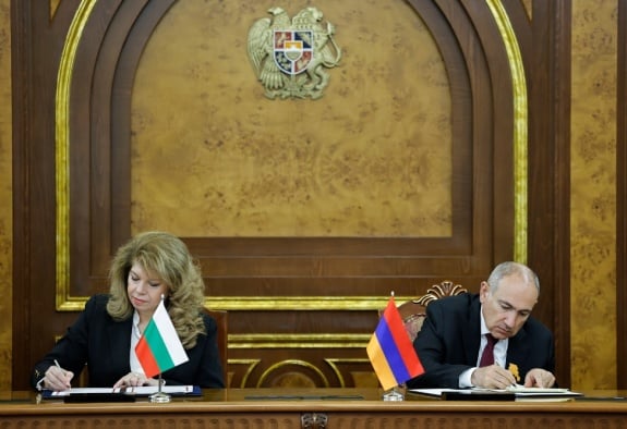ՀՀ վարչապետն ու Բուլղարիայի նախագահը ստորագրել են երկու երկրների միջև ռազմավարական գործընկերության հռչակագիր