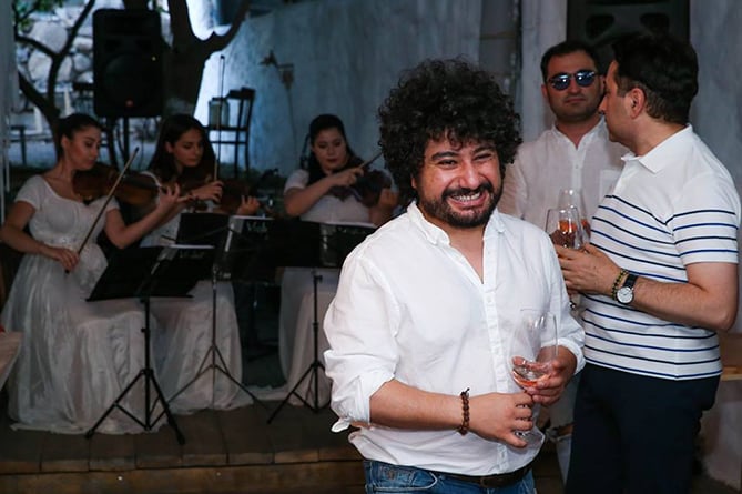 «Ինձ ծեծելն այնքան էլ հեշտ բան չէ». Հովհաննես Ազոյանը մեկնաբանել է իրեն ծեծի ենթարկելու մասին լուրերը «Ինձ ծեծելն այնքան էլ հեշտ բան չէ». Հովհաննես Ազոյանը մեկնաբանել է իրեն ծեծի ենթարկելու մասին լուրերը