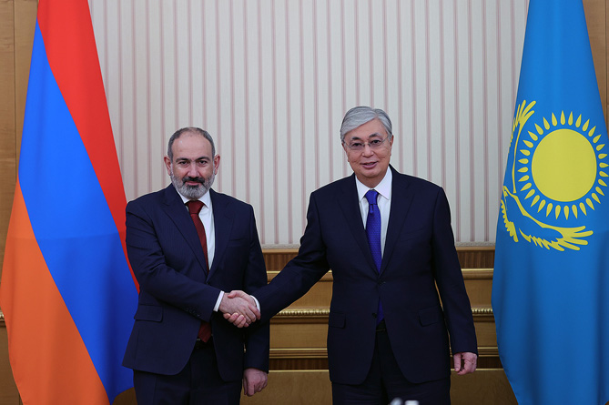   Пашинян пригласил Токаева посетить Армению с официальным визитом