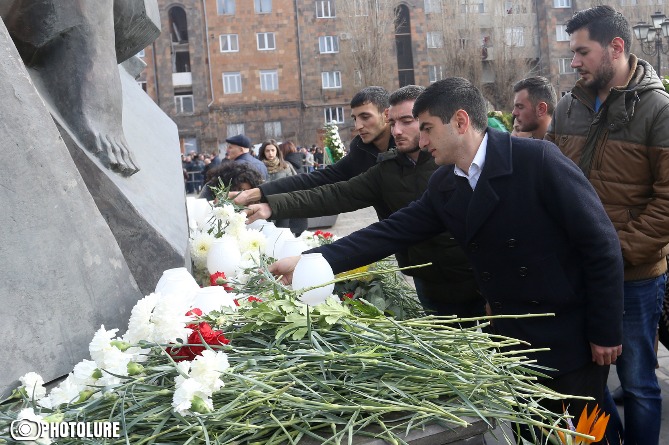 День стойкости и объединения всего человечества: в Гюмри прошла церемония поминания жертв Спитакского землетрясения День стойкости и объединения всего человечества: в Гюмри прошла церемония поминания жертв Спитакского землетрясения
