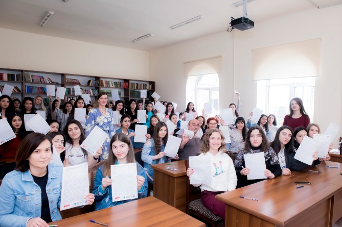 Жители Еревана, Гюмри и Ванадзора приняли участие в "Тотальном диктанте"