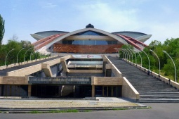 Կոտրել են Մարզահամերգային համալիրի դռները