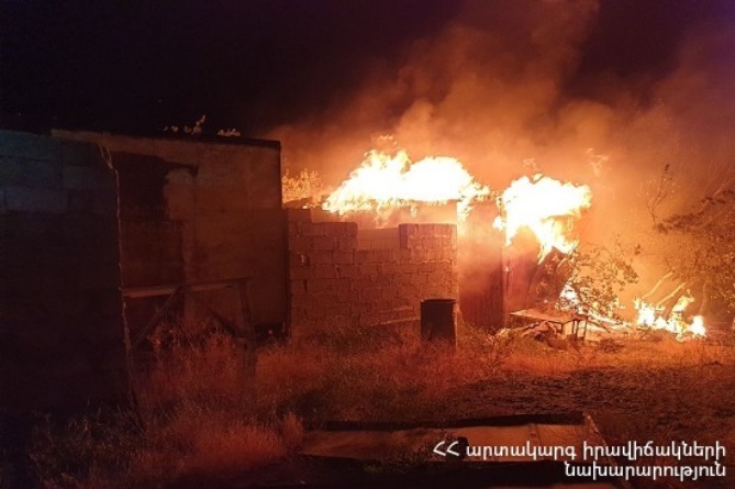 Երևանում գիշերը տնակ է այրվել