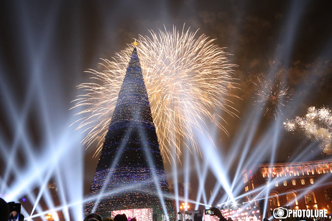 The main Christmas tree of Armenia turns on the lights (PICTURE STORY)-4