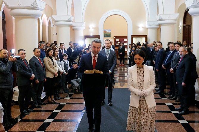 Հայաստան է վերադարձվել 15-րդ դարի մեծարժեք Ավետարանը (ՖՈՏՈ) Հայաստան է վերադարձվել 15-րդ դարի մեծարժեք Ավետարանը (ՖՈՏՈ)