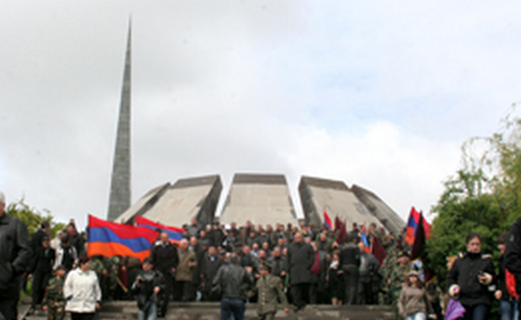 Обсуждение в НС Армении проекта заявления по Геноциду армян в Азербайджане отложено на месяц