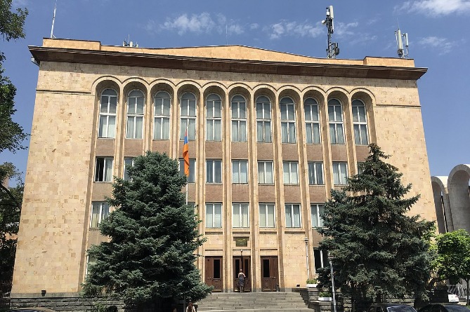 КС Армении признал несоответствующими Конституции пункты обвинения по делу Кочаряна 