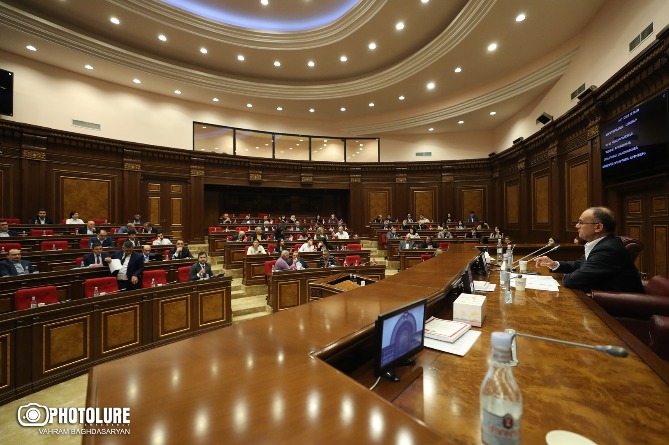 Принятие поправок к Уголовному Кодексу о криминализации признания Арцаха частью другого государства - необходимость: экс-министр обороны Армении