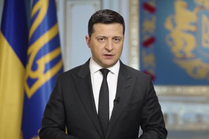 Зеленский подписал заявку на вступление Украины в Евросоюз Зеленский подписал заявку на вступление Украины в Евросоюз