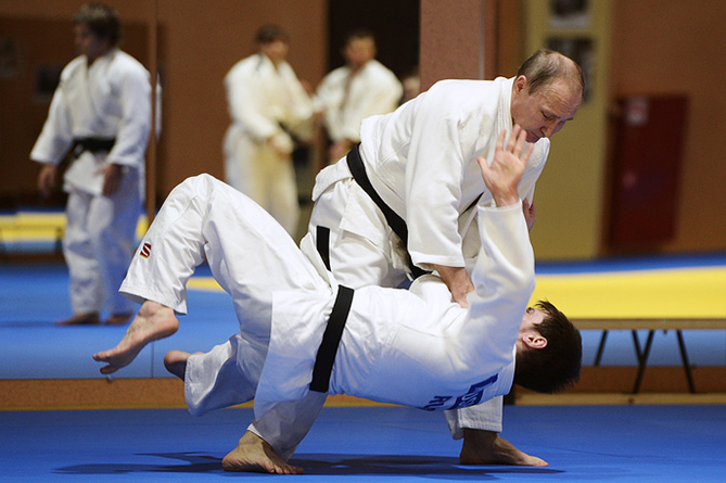 Путин написал учебник по дзюдо