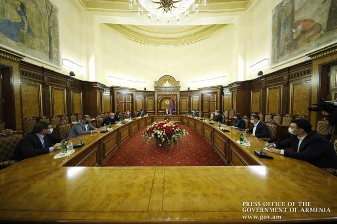 Пашинян провел вторую встречу с внепарламентскими политсилами Армении по ситуации в Арцахе