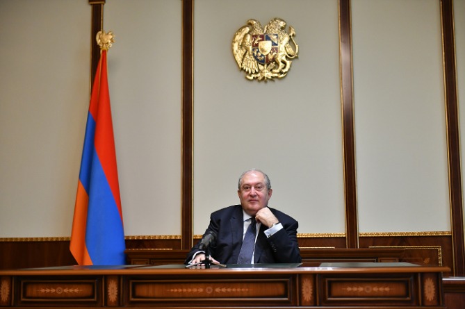 Президент Армении обсудил с главами парламентских фракций пути разрешения политического кризиса