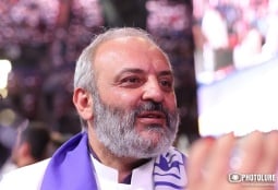 Архиепископа Баграта Галстаняна подвергли приводу, предположительно, сотрудники СНБ в марках (ВИДЕО)