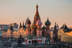 Россия не уходит с Южного Кавказа и не ослабляет свое внимание к отношениям с Арменией - посол
