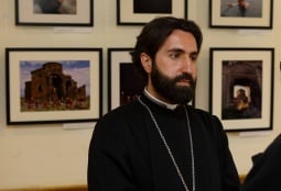 «Дьявольский пир в христианской Армении»: директор музеев и архивов Эчмиадзина – об ударе по государству и церкви