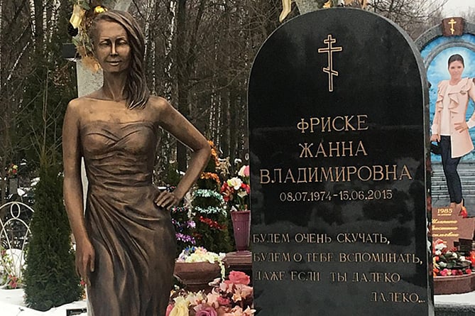 Родители Жанны Фриске установили памятник дочери работы Левона Манукяна и Ивана Волкова Родители Жанны Фриске установили памятник дочери работы Левона Манукяна и Ивана Волкова