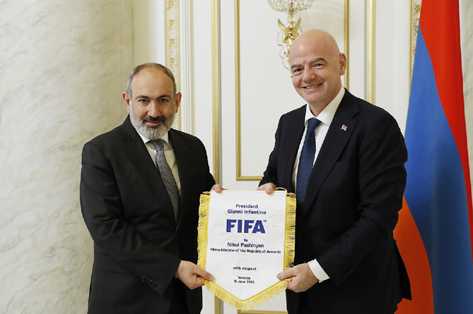 Փաշինյանը FIFA–ի նախագահի հետ քննարկել է միջազգային չափանիշներին համապատասխան ազգային մարզադաշտի կառուցումը Փաշինյանը FIFA–ի նախագահի հետ քննարկել է միջազգային չափանիշներին համապատասխան ազգային մարզադաշտի կառուցումը