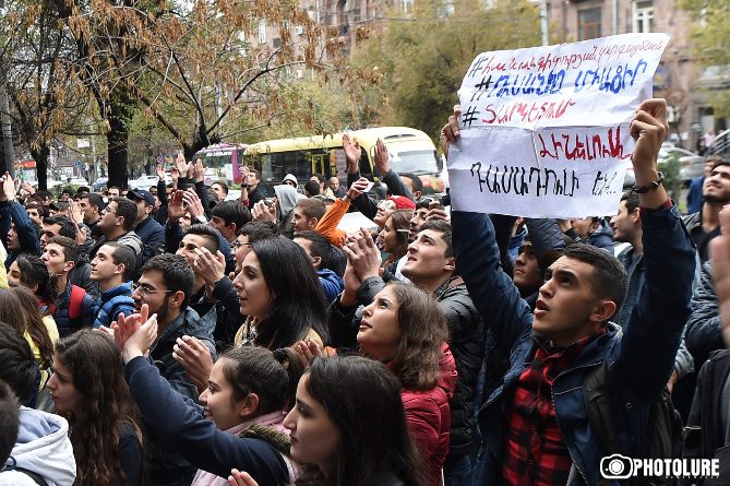 Армянские студенты анонсировали продолжение акций протеста против отмены отсрочки от армии Армянские студенты анонсировали продолжение акций протеста против отмены отсрочки от армии