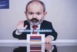 «Մանուկ Փաշինյանը» ողջունում է Ալբանիայի գագաթնաժողովի հյուրերին (ՎԻԴԵՈ)