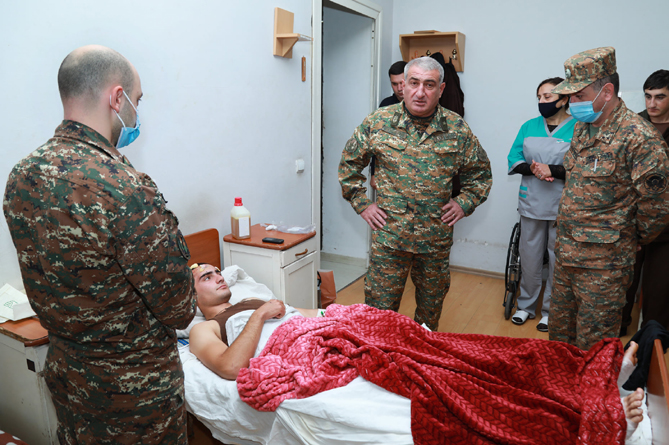 Раненые в Арцахе солдаты идут на поправку (ФОТО) Раненые в Арцахе солдаты идут на поправку (ФОТО)