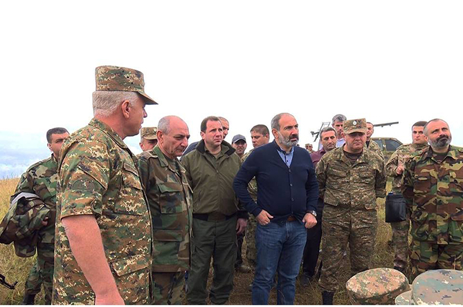Президент Арцаха и премьер-министр Армении посетили ряд участков границы на севере Карабаха (ФОТО) Президент Арцаха и премьер-министр Армении посетили ряд участков границы на севере Карабаха (ФОТО)
