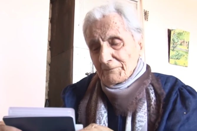Столетняя бабушка Айкандухт получила паспорт в Армении (ВИДЕО) Столетняя бабушка Айкандухт получила паспорт в Армении (ВИДЕО)