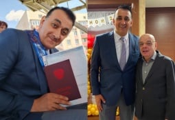 Մկրտիչ Արզումանյանն ավարտել է Մոսկվայի բեմական արվեստի բարձրագույն դպրոցը (ՖՈՏՈ)