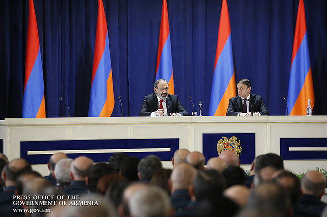 Փաշինյանը կոչ է արել չխառնել ժողովրդավարությունն ամենաթողության հետ. վարչապետը մասնակցել է ոստիկանության կոլեգիայի ընդլայնված նիստին (ՎԻԴԵՈ) Փաշինյանը կոչ է արել չխառնել ժողովրդավարությունն ամենաթողության հետ. վարչապետը մասնակցել է ոստիկանության կոլեգիայի ընդլայնված նիստին (ՎԻԴԵՈ)