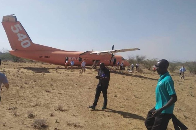 Վտանգավոր վայրէջք թռիչքուղուց դուրս. ուղևորատար օդանավն արտակարգ վայրէջք է կատարել Քենիայում (ՖՈՏՈ, ՎԻԴԵՈ)