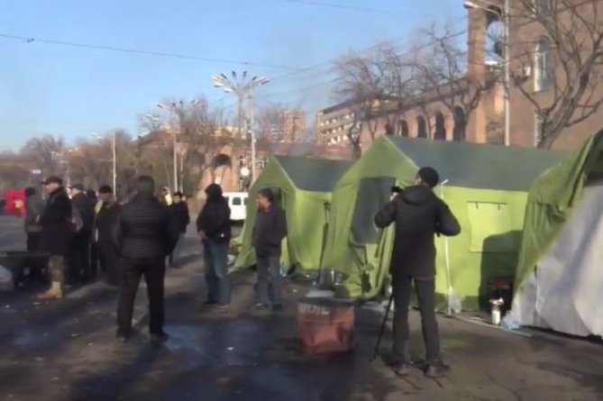 Проспект Баграмяна в Ереване заблокирован: оппозиция требует отставки Пашиняна
