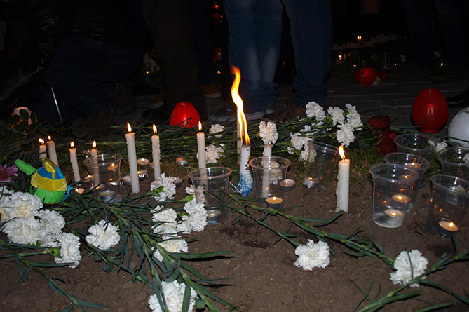 «Ֆրանսիայի համար» ակցիան Երևանում` Փարիզի ահաբեկության զոհերի հիշատակին-2