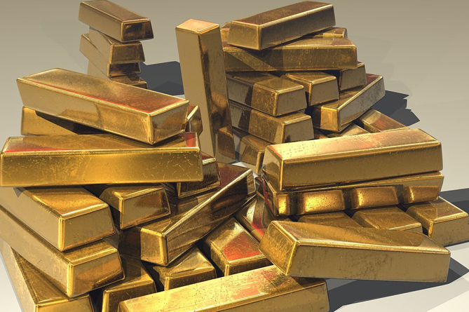 В Ереване две уборщицы нашли в мусоре золотые слитки на 12,5 кг и спрятали 
