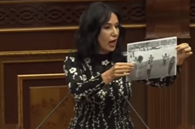 Ինչո՞ւ եք ձեզ կոտորում ԿԳՄՍՆ–ի անհասկանալի հանձնարարականները կատարելու համար. Զոհրաբյան Ինչո՞ւ եք ձեզ կոտորում ԿԳՄՍՆ–ի անհասկանալի հանձնարարականները կատարելու համար. Զոհրաբյան