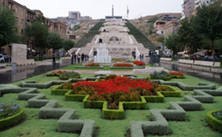 Образовательно-творческая программа для детей «Летний сад скульптур» стартовала в Ереване
