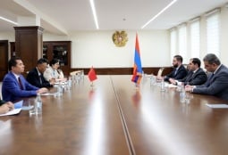  Папикян обсудил с новым послом Китая в Армении вопросы сотрудничества в сфере обороны