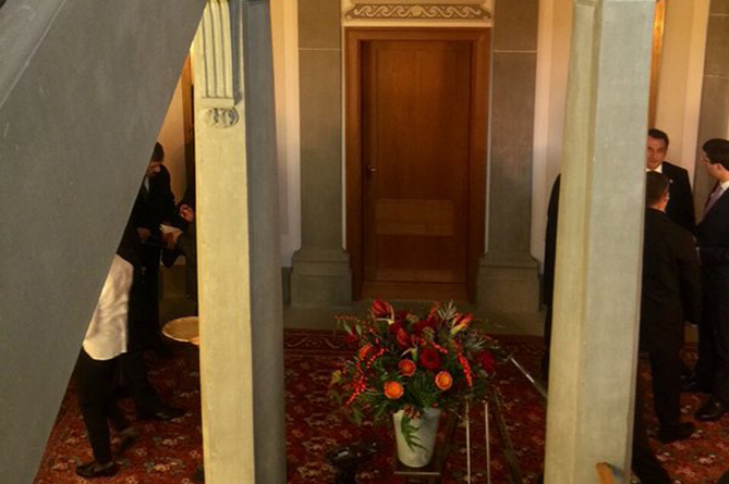Встреча президентов Армении и Азербайджана продолжается за закрытыми дверями
