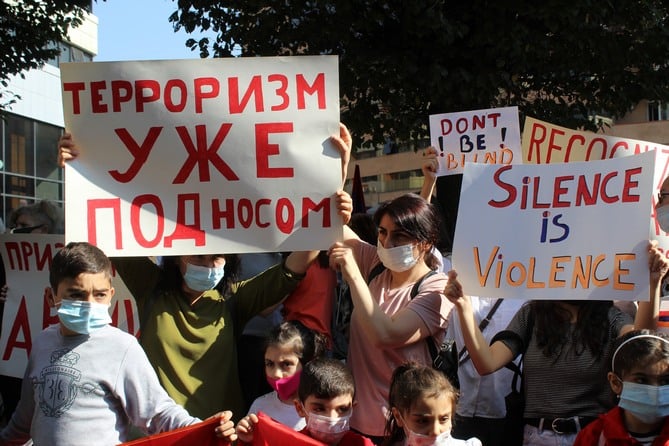Արցախցի կանայք ՄԱԿ–ին են փոխանցել Ադրբեջանի վայրագության մասին տեղեկություններ. տվյալները կփոխանցվեն Նյու Յորք (ՎԻԴԵՈ) Արցախցի կանայք ՄԱԿ–ին են փոխանցել Ադրբեջանի վայրագության մասին տեղեկություններ. տվյալները կփոխանցվեն Նյու Յորք (ՎԻԴԵՈ)