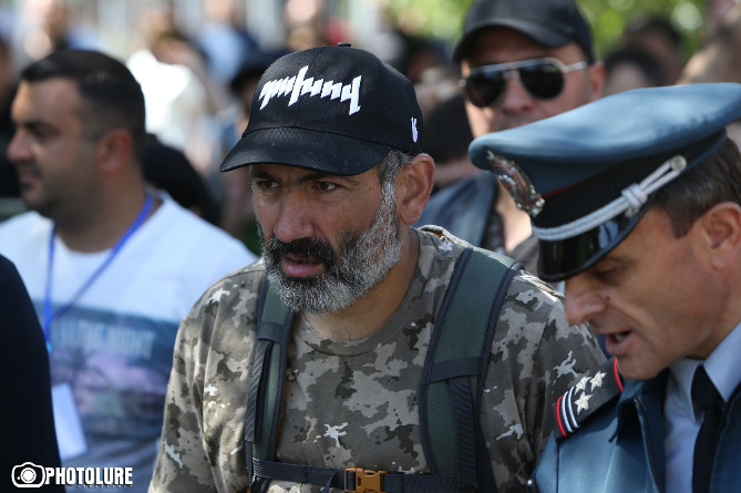 Пашинян призвал разблокировать улицы и идти на митинг Пашинян призвал разблокировать улицы и идти на митинг