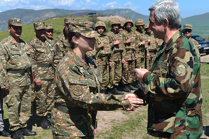 Президенты Армении и НКР вручили госнаграды военнослужащим, проявившим героизм во время военных действий в Карабахе