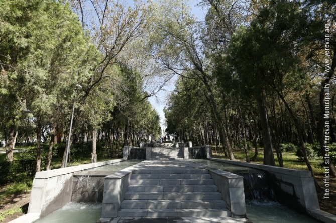 Ереванцам "вернули" возрожденный парк 