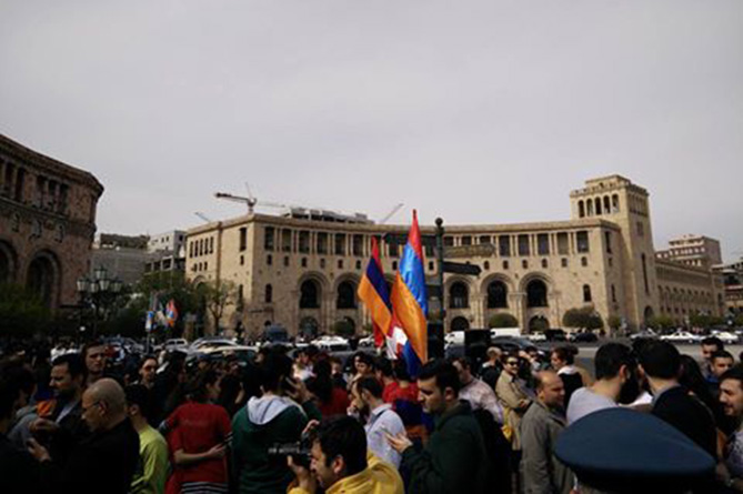 Митинг против бездействия международных организаций в Карабахе начался в центре Еревана 