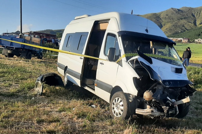   Крупное ДТП произошло в Лорийской области Армении, пострадали 18 человек (ФОТО) 