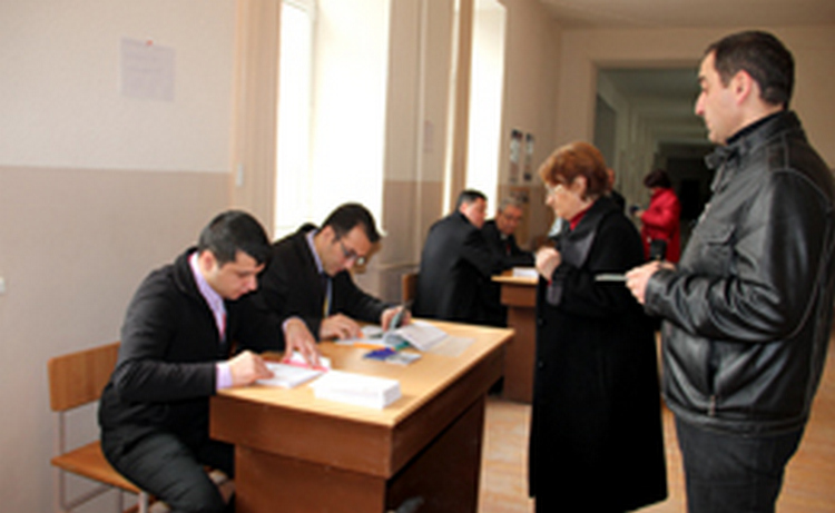 Полиция Армении рассматривает 76 сигналов о нарушениях на президентских выборах