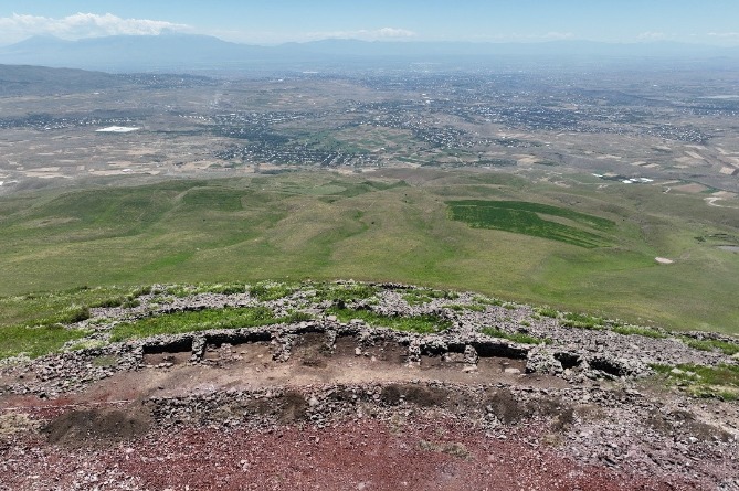 Археологи начали раскопки древней крепости на горе Атис. Там Царукян намерен установить Статую Христа (ФОТО) 