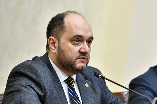 Араик Арутюнян прокомментировал инцидент с Гарегином II в Сардарапате Араик Арутюнян прокомментировал инцидент с Гарегином II в Сардарапате