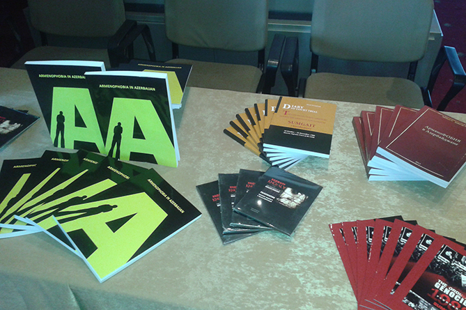 "АрмяноФОБИЯ в Азербайджане": авторы представили англоязычную версию книги