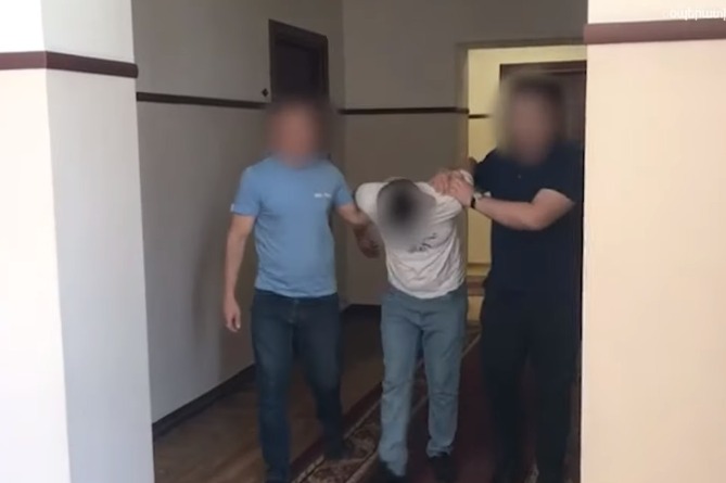 Военнослужащий в Армении обвиняется в госизмене и шпионаже, он передавал иностранной разведке информацию о боевых постах (ВИДЕО) Военнослужащий в Армении обвиняется в госизмене и шпионаже, он передавал иностранной разведке информацию о боевых постах (ВИДЕО)